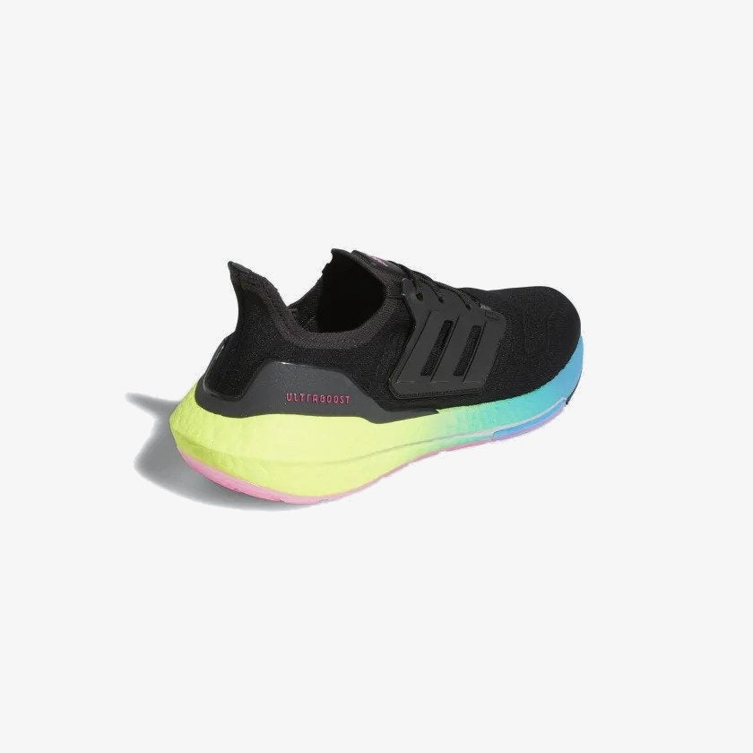 Adidas UltraBoost 22 ‘Black Multi Gradient’
