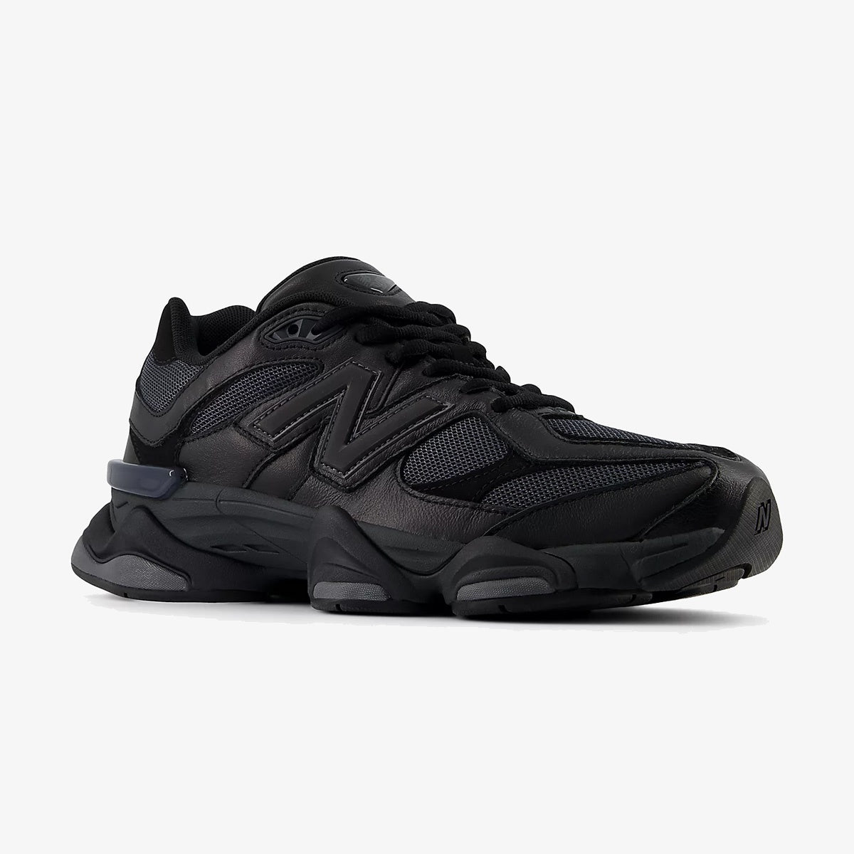 9060 triple black leather - Side product view